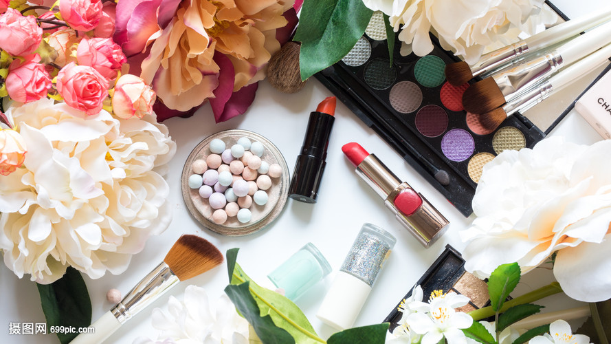 唯美彩妆的艺术陈列 网络技术咨询服务的融合创新